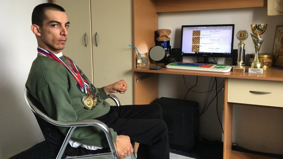 120534558 6ee2a94b 254f 4f7e 806d e13e7fd129f5