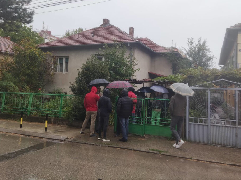 Izvršitelji danas nisu iselili porodicu Mladenović koja traži ponovno suđenje 2 2