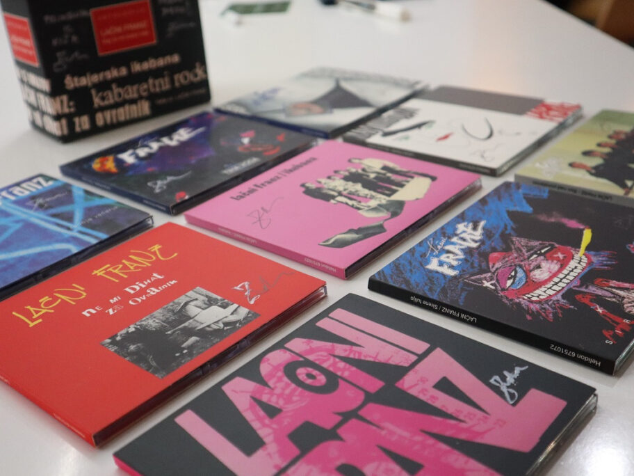 Albumi slovenačke grupe "Lačni Franz" sa potpisom frontmena na licitaciji Lokalne fondacije 11 Lacni Franz foto 1