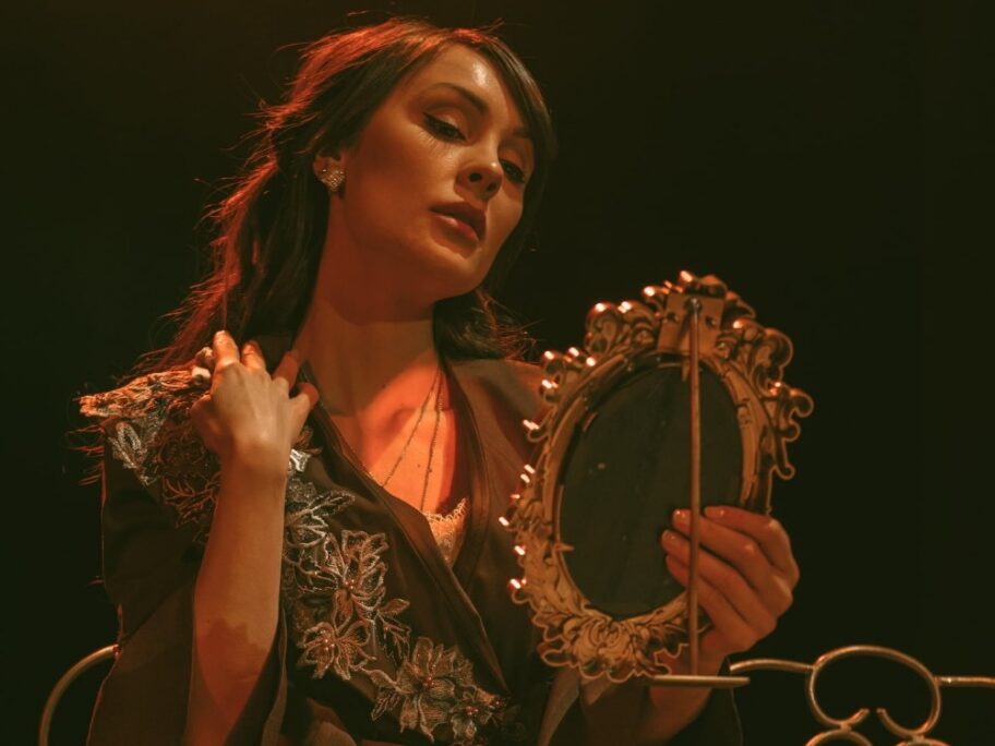 Dragani Mićalović "Zoranov brk" za ulogu Ane Karenjine u predstavi niškog Narodnog pozorišta 14 1634651998765