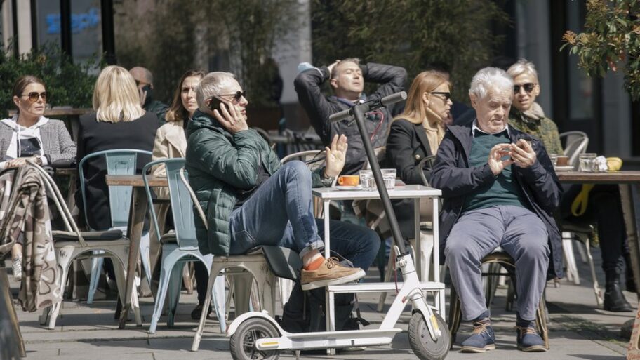 Korona virus i Srbija: Koje su mere i kazne na snazi - pojačana kontrola, uvedene kovid propusnice 17 121150010 otvorenebasteugradu beograd april vz 009