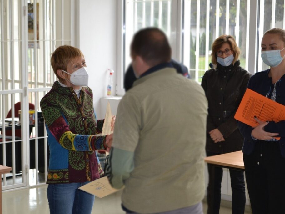 Više od 100 osuđenika niškog KPZ-a prošlo obuku o socijalnim veštinama i obučavaće druge zatvorenike 11 Webp net resizeimage 62