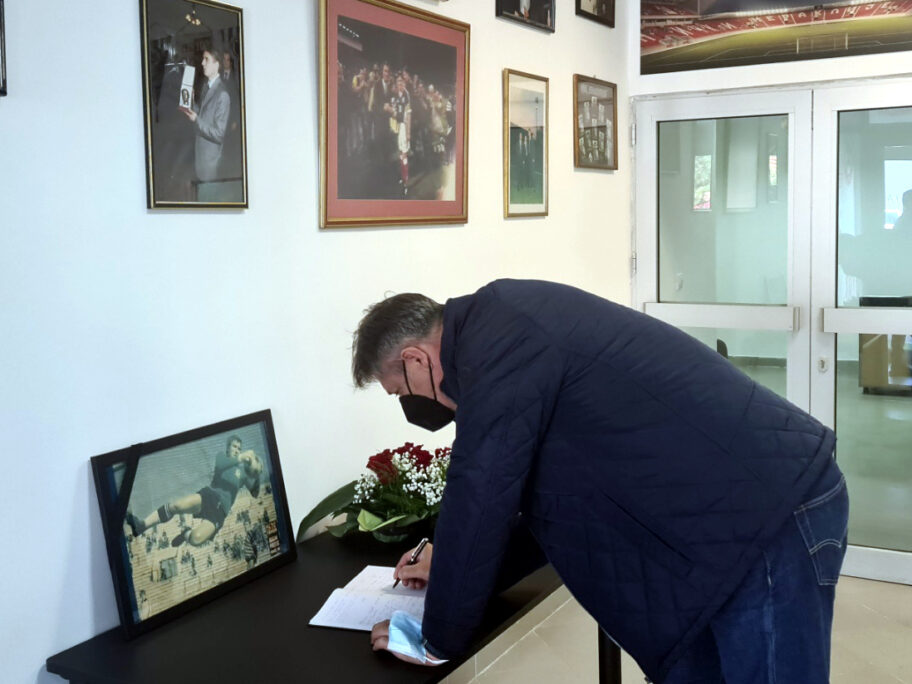 Oproštaj od Pantelića na “Čairu”: Ono što golman “Bajerna” radi danas, Panta je radio pre 40 godina 13 panta komemoracija