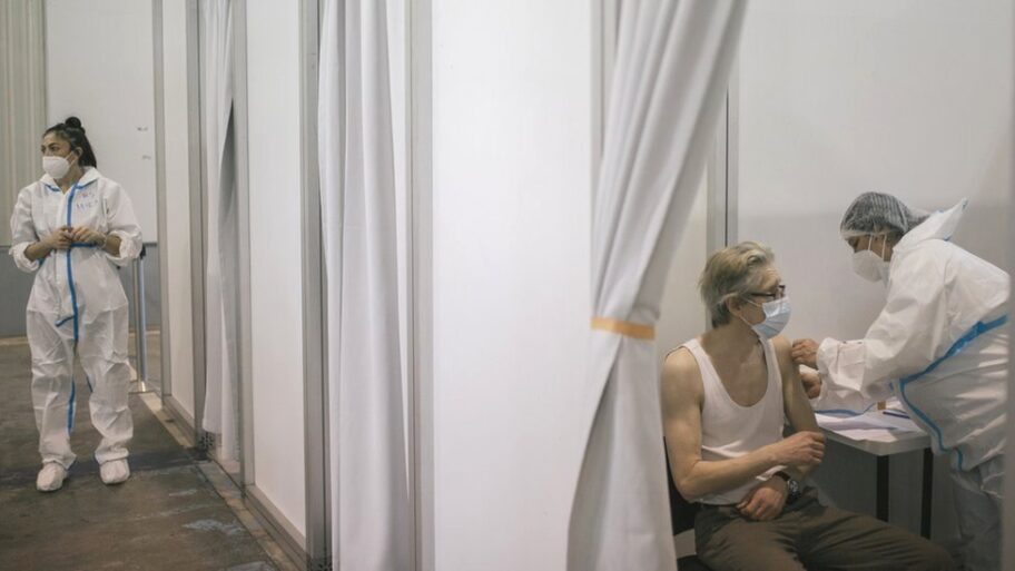 121323840 vakcinacijaprotivcovid19 sajam beograd vz january 2021 007