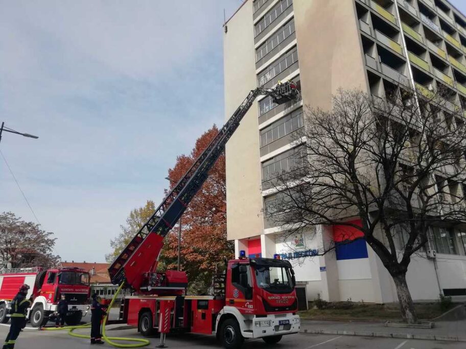 U Nišu, Leskovcu i drugim mestima na jugu simulirani požari, zemljotresi i sletanje aviona van piste 7 img 20211105 102821 1000x750