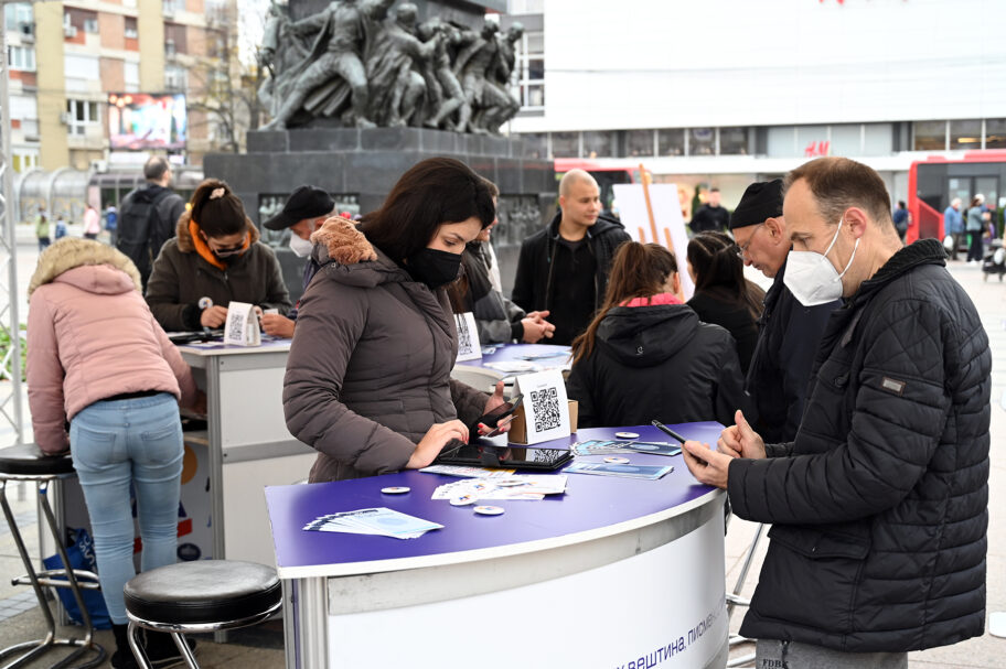 "Digitalna ekspedicija" danas u Nišu 15 Karavan Digitalna ekspedicija doputovao u Nis 1