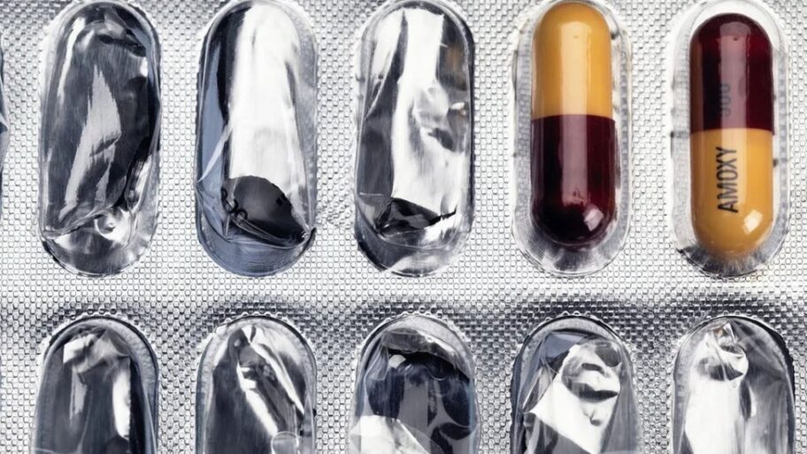 121496993 naslovnaantibiotici