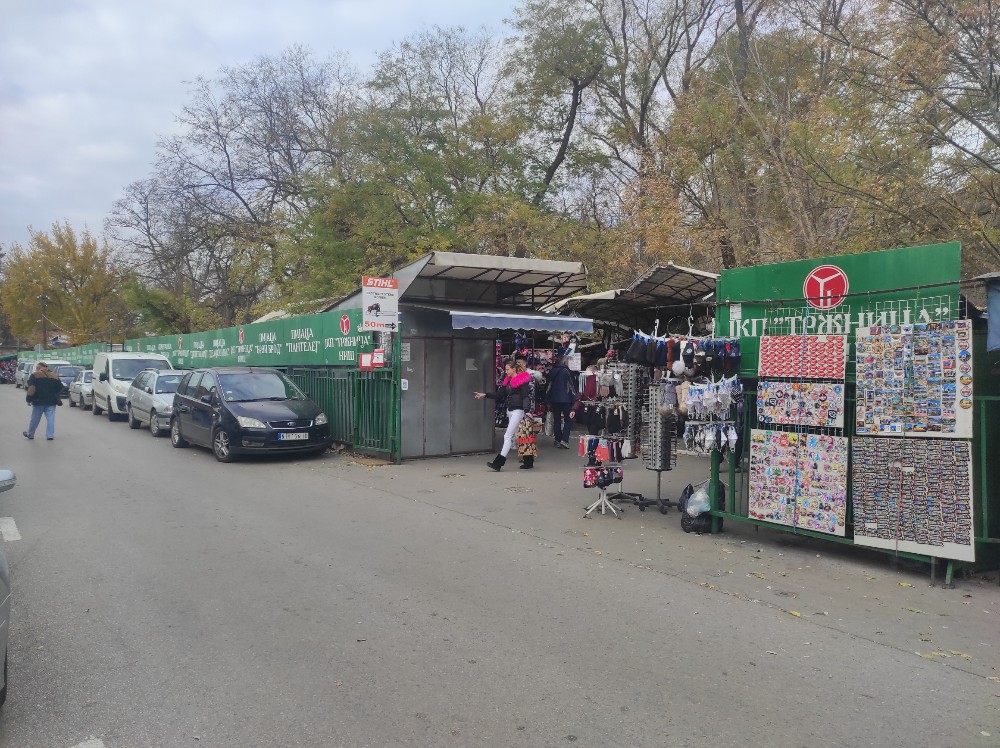 Zakupci tezgi sa Cvetne pijace u Nišu uplašeni da će ih iseliti, a ne znaju gde 1 1637077803215