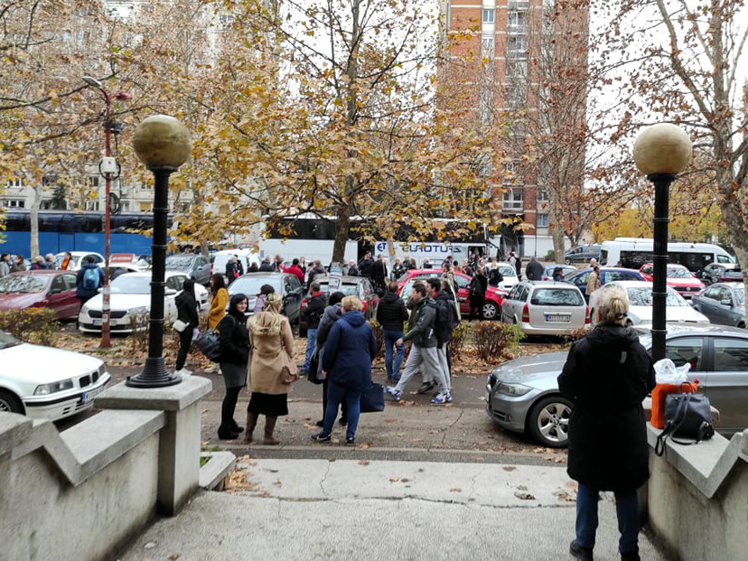 Naprednjačka "ekskurzija" sa juga u Beograd 5 bus bulevar foto T T