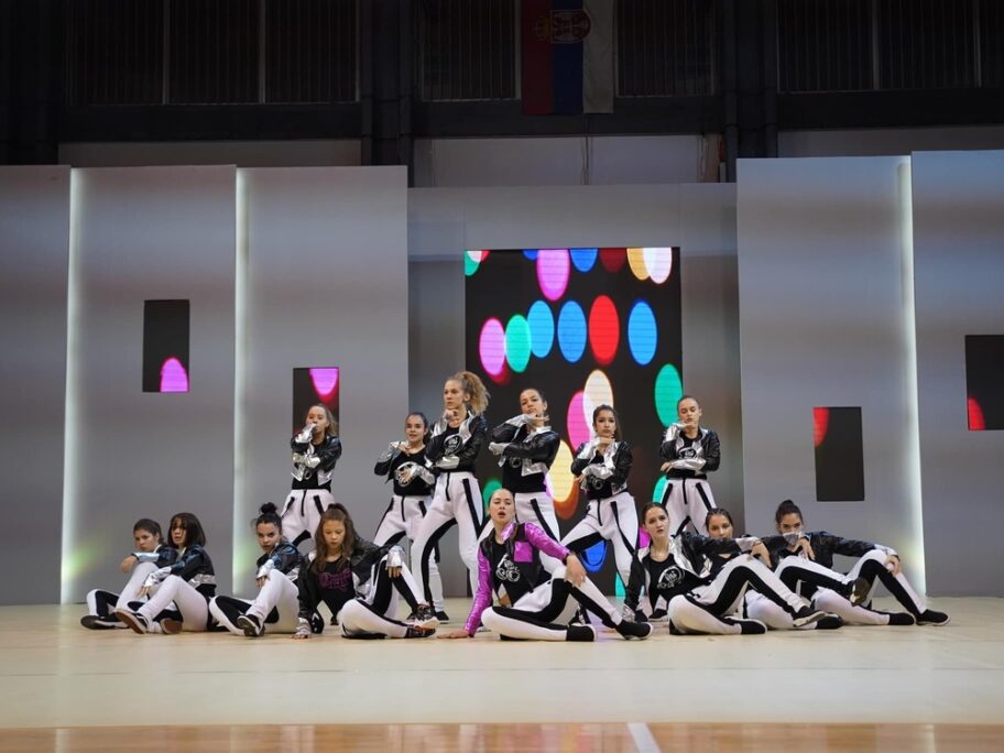 extreme dance studio foto srpski cirliding i cirldens savez