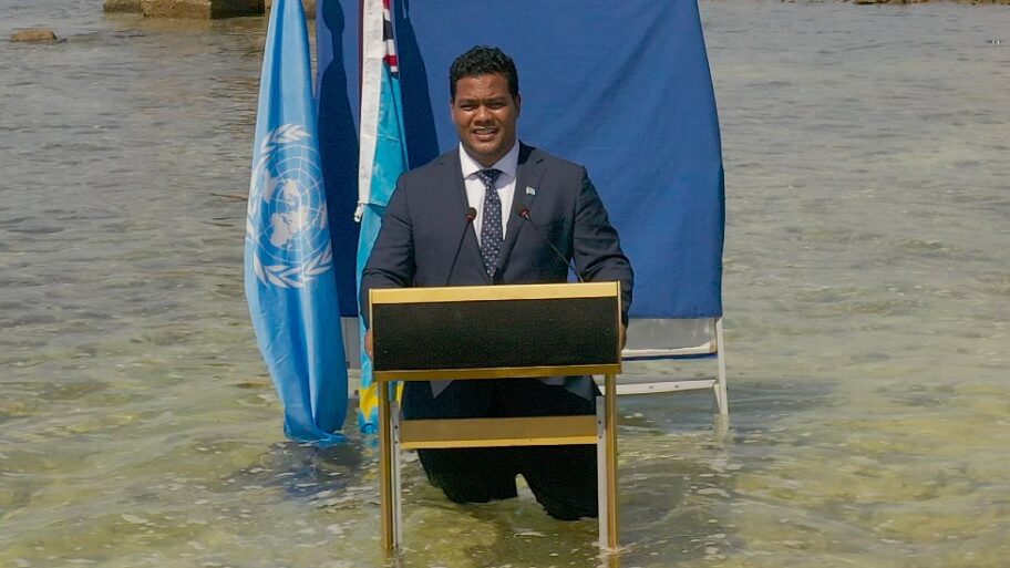 Klimatske promene: Ministar ostrvske zemlje Tuvalu iz vode poslao simboličnu poruku 15 121773649 tuvalu19index