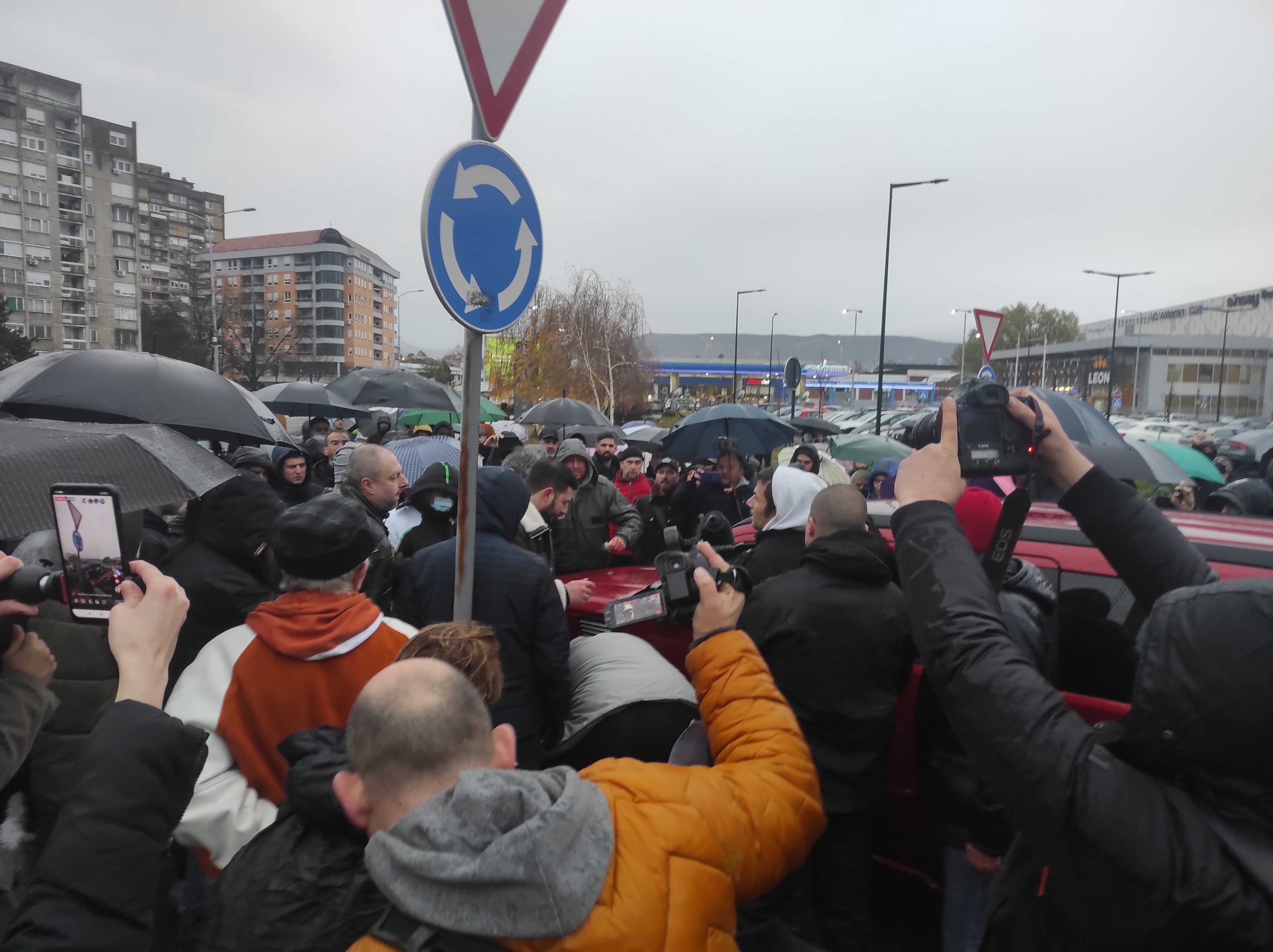 Uhapšena dva muškarca zbog sukoba sa vozačima na protestu u Nišu 1 IMG 20211211 153019 scaled