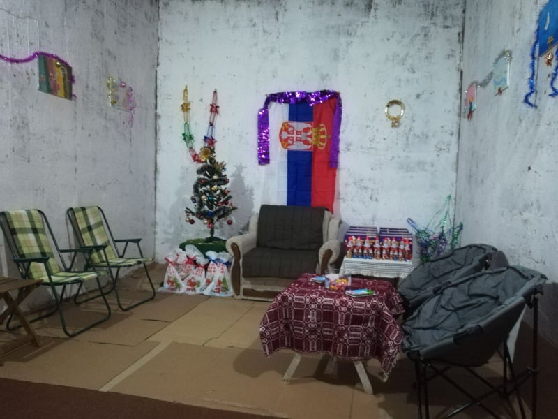 Stanari zgrade u Knjaževačkoj iznenadili decu paketićima i muzikom 8 269573956 1090137191734302 4268089706496014635 n