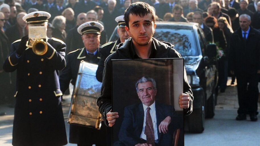 122533225 5ce759f4 ee72 4303 bd2d 123d81d980d0