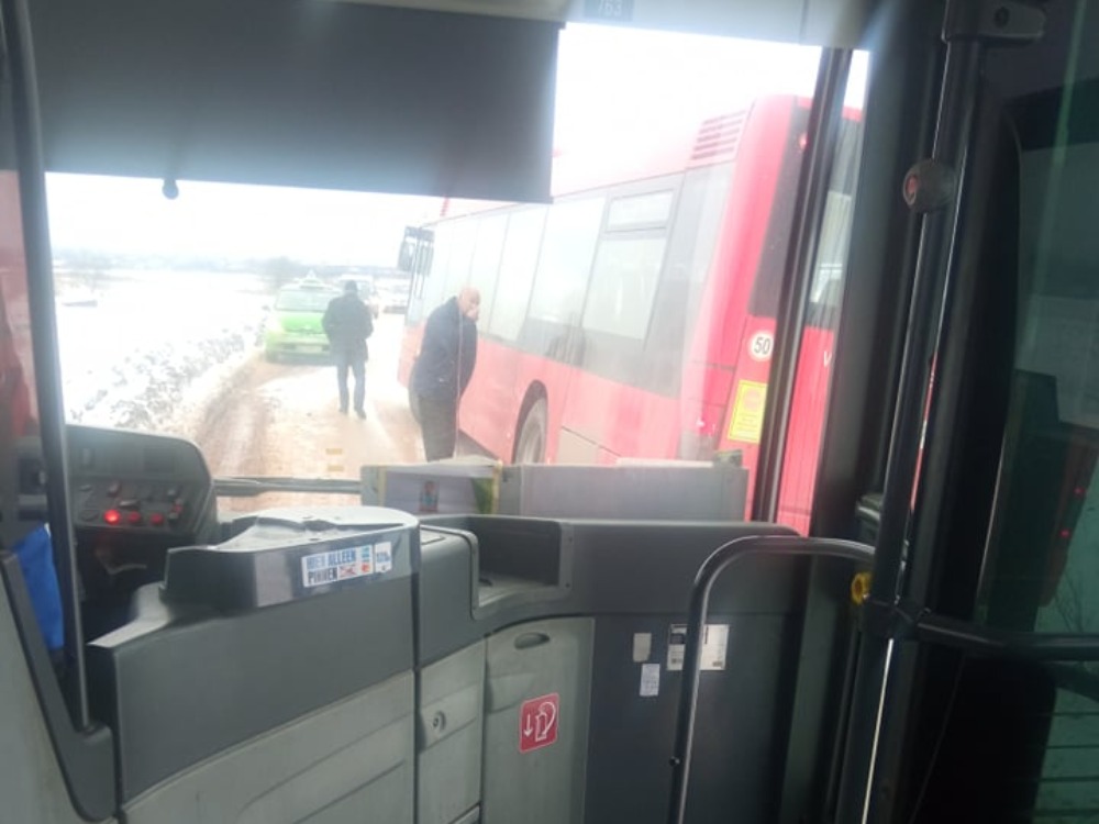 Iskliznuo autobus na putu Popovac - Medoševac 1 bus iskliznuce