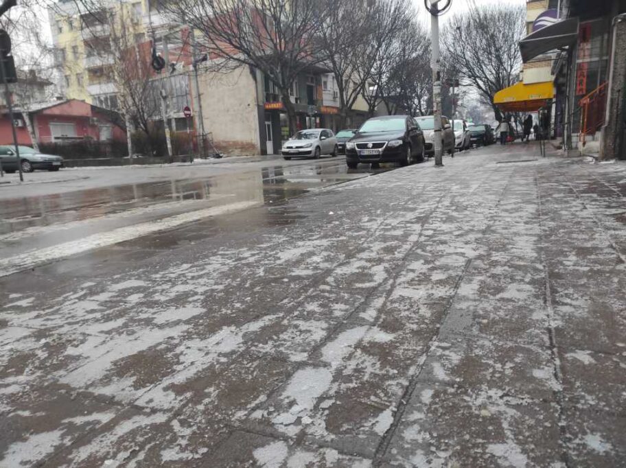 Zbog zaleđenih niških ulica je više pacijenata na Klinici za ortopediju 12 1643276566723