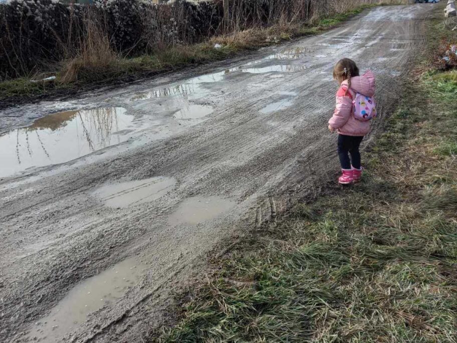 Ulice Videna Jovanovića, Osme srpske brigade, Jesenjinova i Geteova u blatu, stanovnici pitaju kad će asfalt 10 jesenjinova ulica