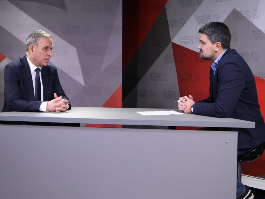 Synced Sequence 00 01 19 27 Still001