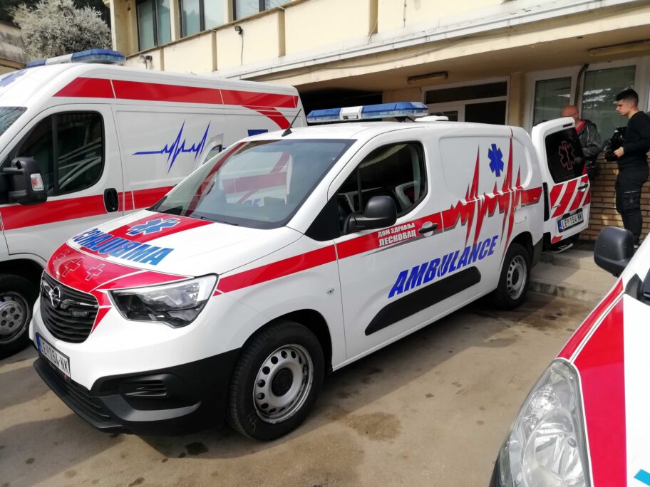 Leskovački Dom zdravlja dobio novo sanitetsko vozilo, iz gradske kase izdvojeno 4 miliona dinara 15 IMG 20220329 101807 scaled