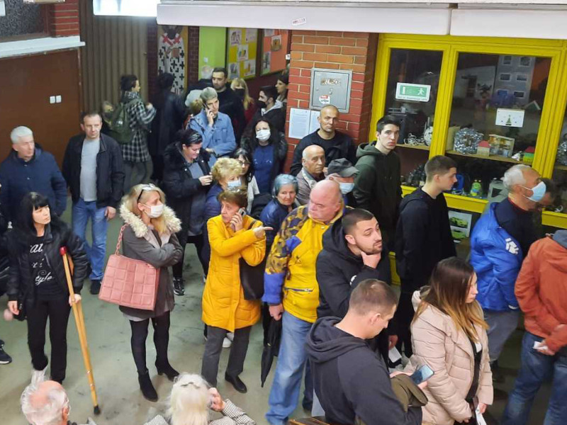 Na biralištima u Nišu gužve kakve redovni glasači ne pamte već godinama 18 naslovna guzve