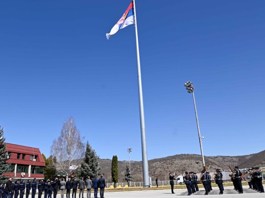 Novi jarbol od 45 metara i 12,8 miliona dinara podignut na Gradini 16 1 1 1