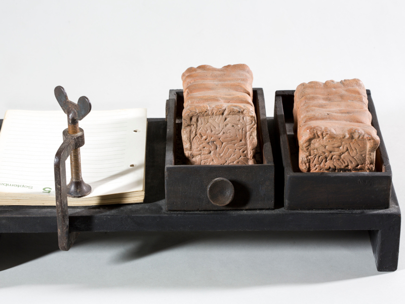 Izložba skulptura Miroljuba Stamenkovića tokom aprila i u maju u Paviljonu u Tvrđavi 5 Dvojna kartoteka 1983