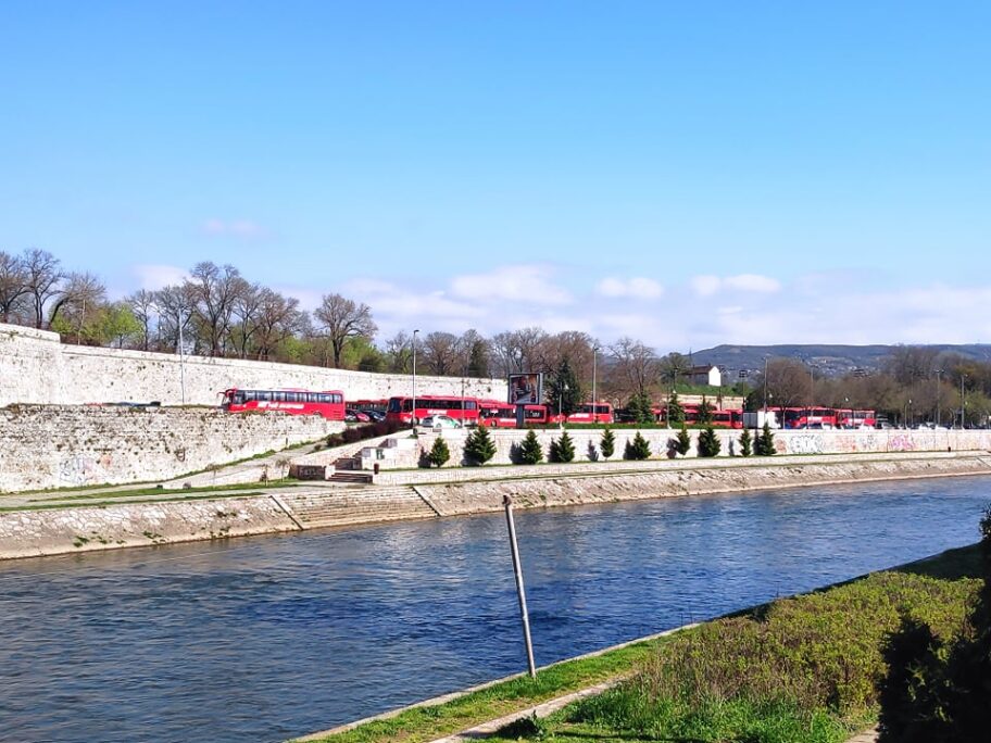 Umesto niškog buvljaka, kod Tvrđave novi parking "Niš-ekspresa" 15 autobus