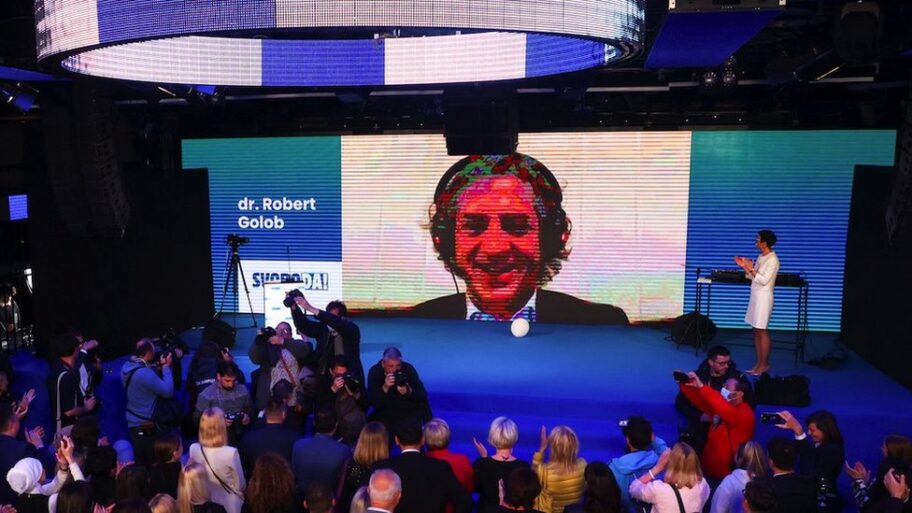 124273439 a4d1d698 4cb5 4b56 b0af a121f7e9edb7