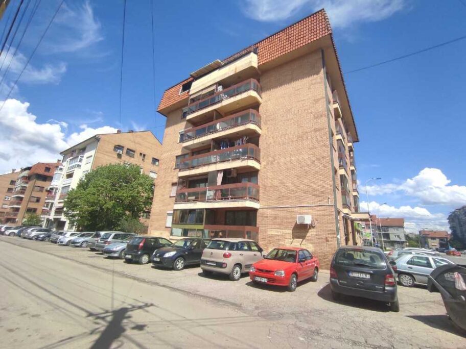 Stanari zgrade na Bulevaru Nemanjića tvrde da ne spavaju zbog perionice, u rešavanje problema se uključio i Grad 1 stanari bulevar nemanjica