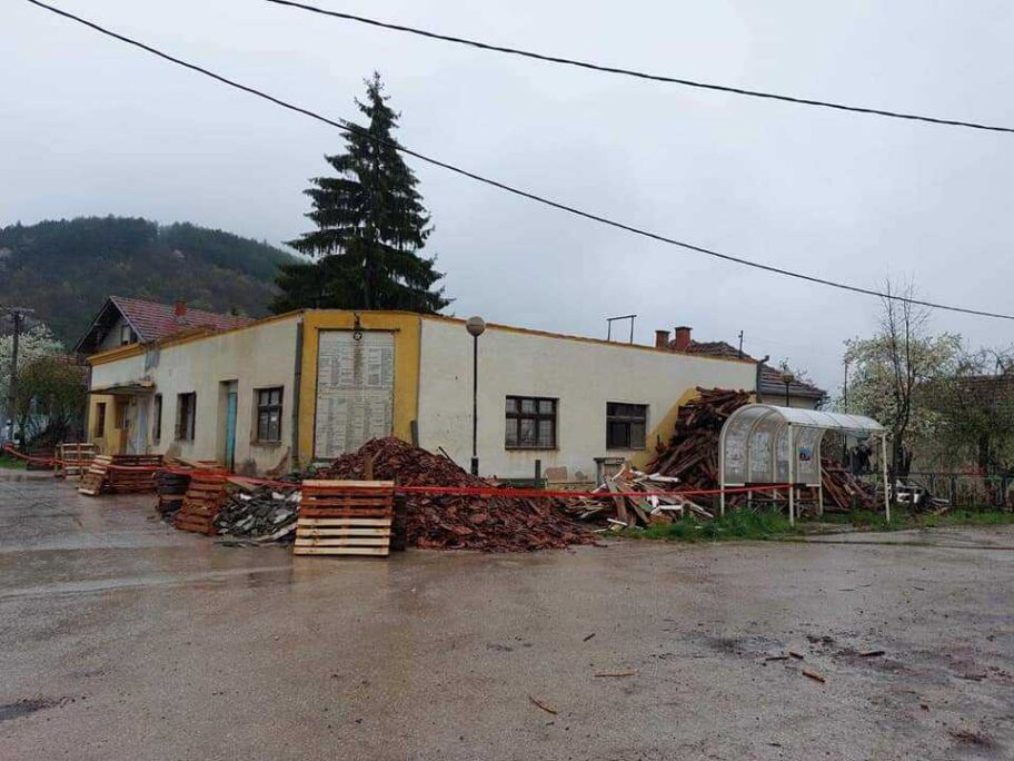 Rekonstruiše se ambulanta u selu Veliki Krčimir kod Gadžinog Hana koju koriste i meštani okolnih sela 19 ambulanta gadzin han 1