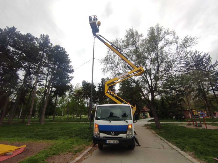 Počela rekonstrukcija parka "Čair", u planu novi sadržaji i noćni čuvari 2 park cair rasveta
