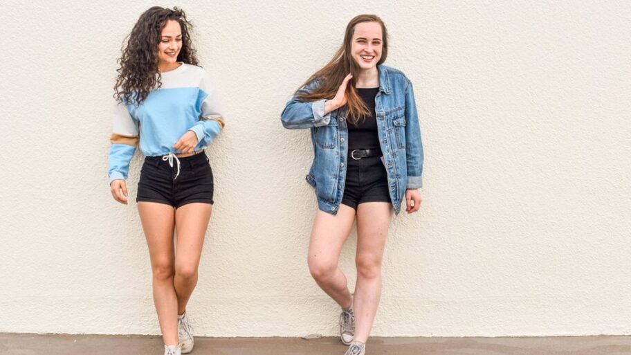 121784781 sarah and kayla 1