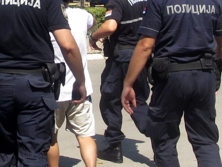 Piroćanci uhapšeni zbog pljačke menjačnice 3 Privodjenje Miroslava Vacica foto JV J A