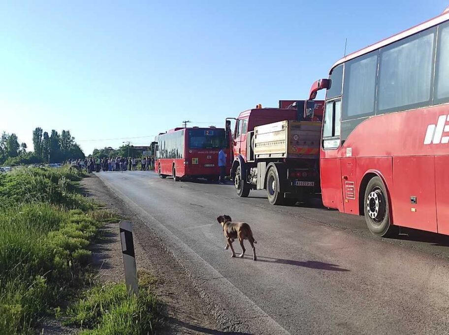 Nova blokada puta kod Čamurlije, građani ne odustaju od svojih zahteva 14 blokada camurlije2