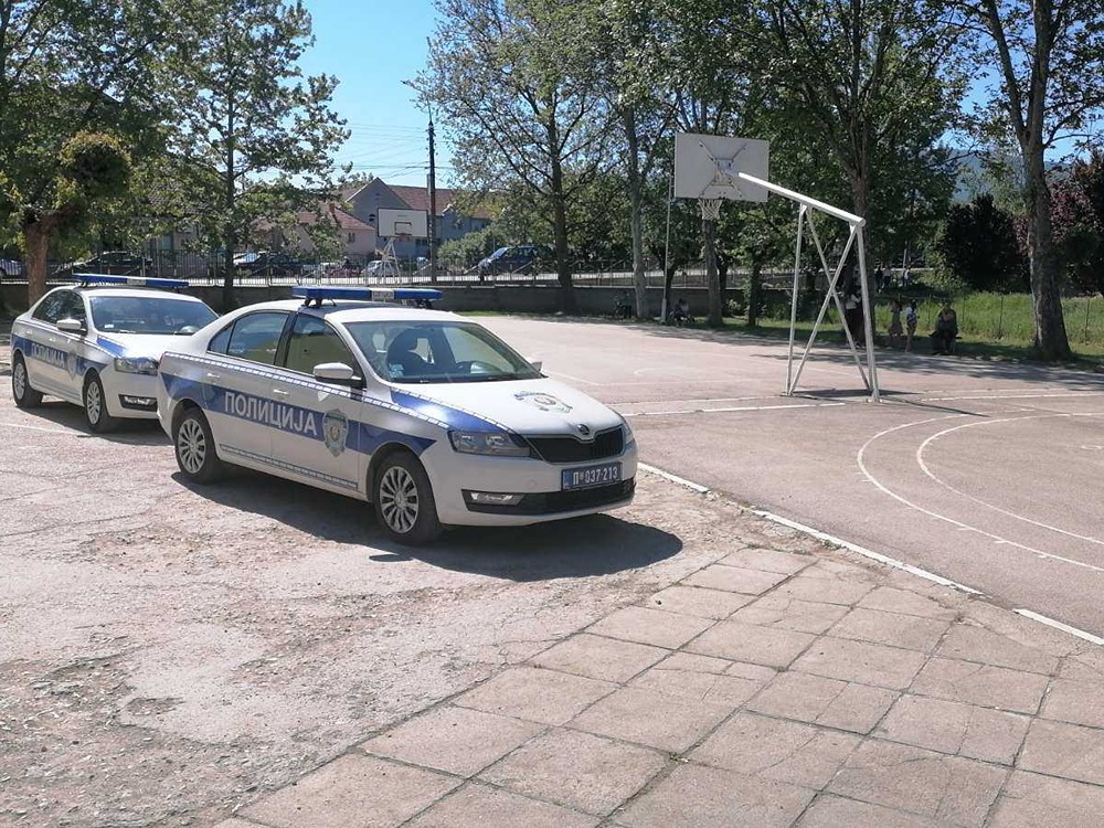 Psihoterapeut o efektima lažnih dojava o bombama: Ljudi se ne plaše, već su i ljuti i besni 1 policija foto a k