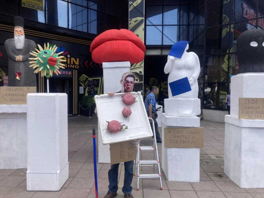 Kritičkim performansom u Nišu obeležena inauguracija Vučića 12 performans2