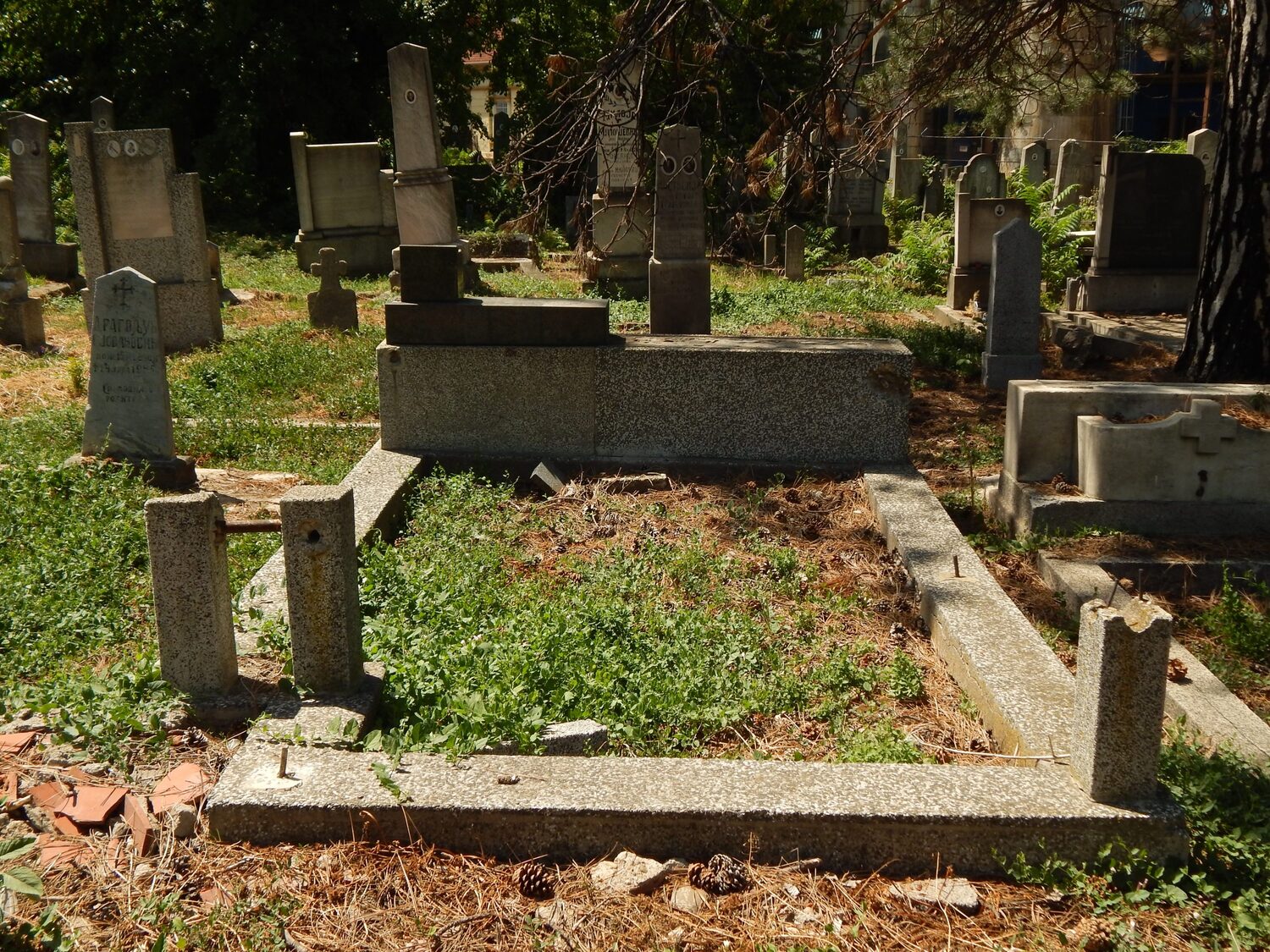 Staro groblje u Nišu opet na meti vandala, ukraden vajarski rad sa spomenika 1 DSCN9818 scaled