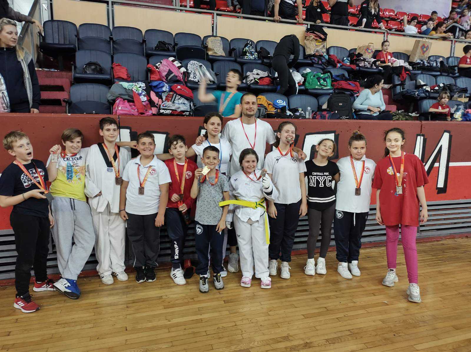 Tekvondisti niškog Feniksa na dva turnira osvojili 14 medalja 1 IMG 639df6d250cc6b634b813d3828a02890 V