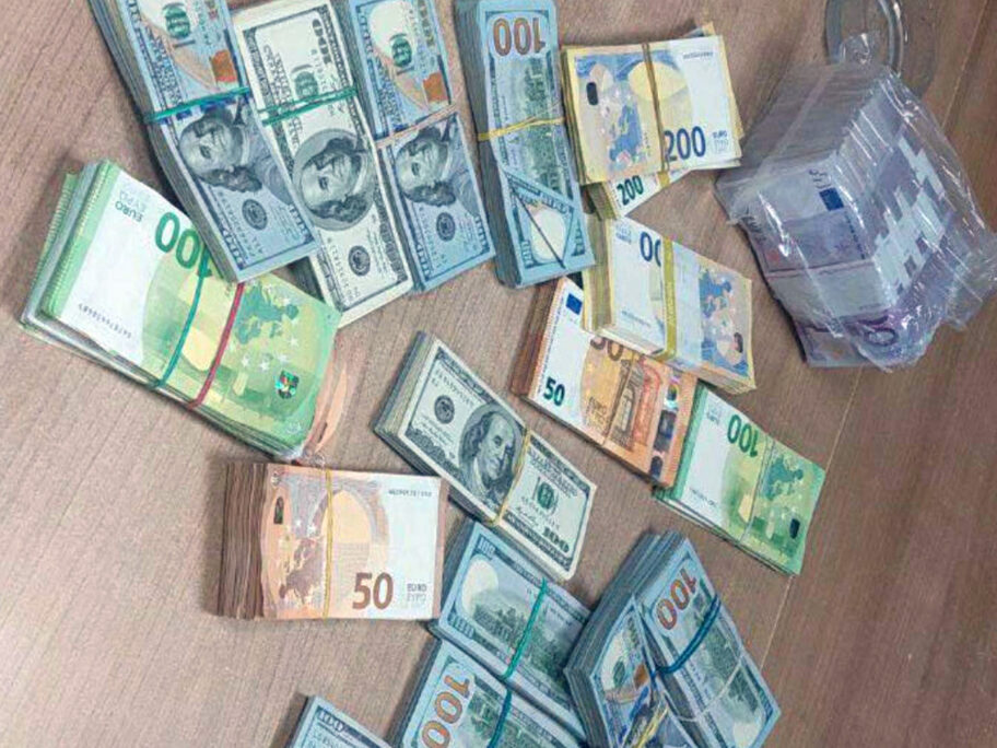 pokusali da prenesu novac i smaragde foto mup 3