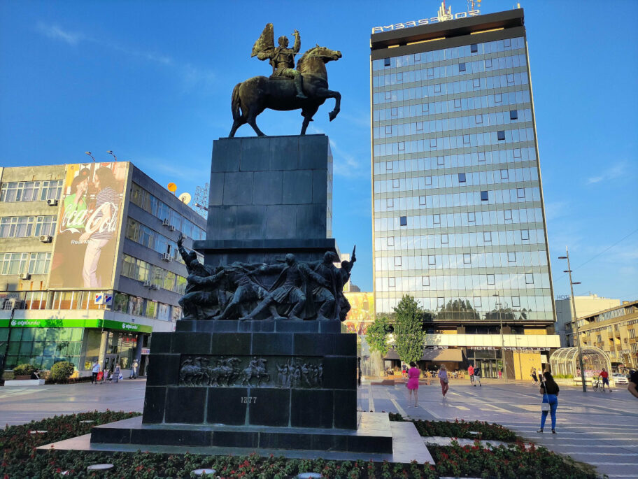 centar nisa spomenik i ambasador foto jv ljubica jocic