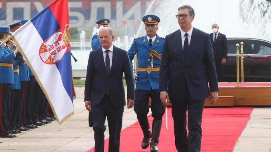 125352785 img 2005 8764 b