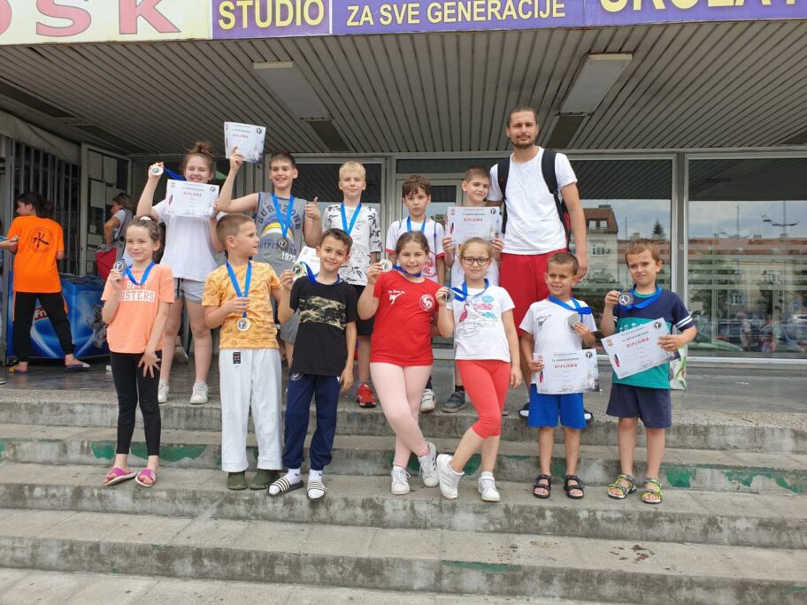 Još 15 medalja za tekvondiste Feniksa, Nišlijka najbolja pionirka turnira 17 IMG 17d615ccfb6432ff44ebab348c0bd185 V