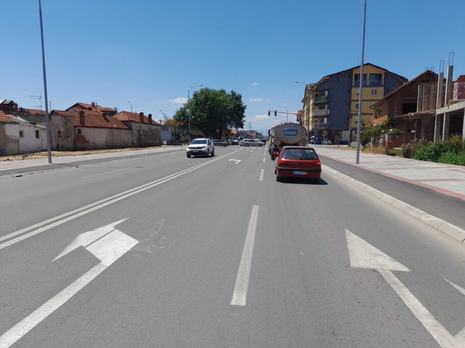 Zbunjeni i vozači i instruktori zbog signalizacije na novom Bulevaru u Leskovcu 3 20220615 130132 scaled