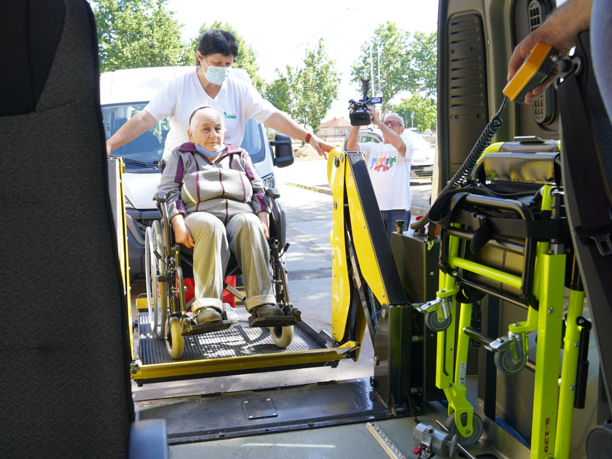 gerontoloski centar nis 1, donacija vozila, foto sajt Grada Nisa