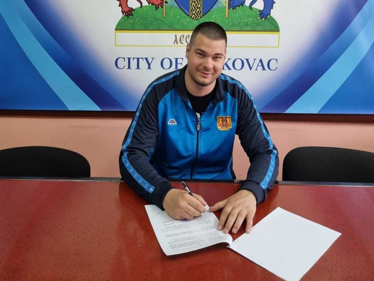 IMG-595d181696704c2f1e8d5602c9f27f92-V