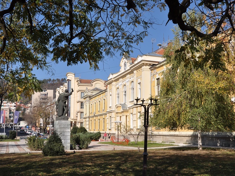 Objavljen poziv za predloge za dodelu najvećih priznanja Prokuplja povodom gradske slave 3 zgrada gradske uprave u prokuplju foto lj m