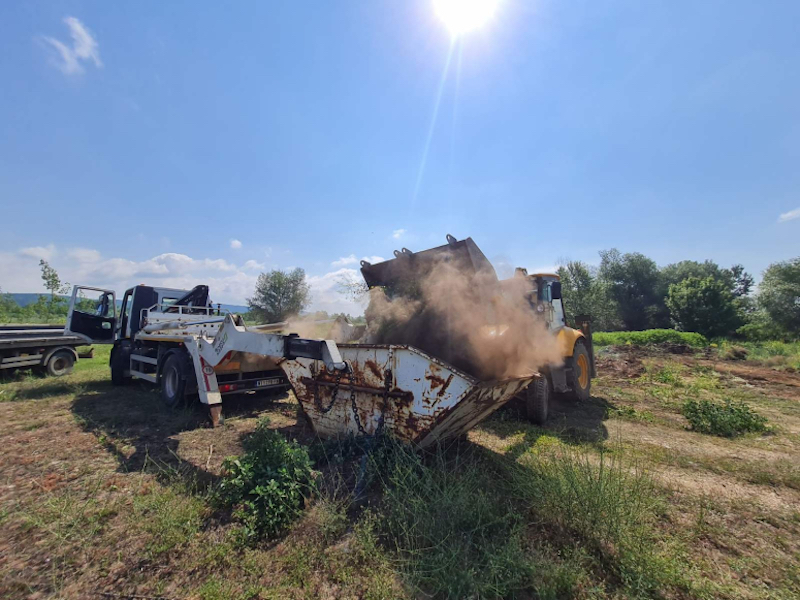 Nadležne komunalne službe uklanjaju divlje deponije u okolini Leskovca 14 48b3f0108950099d8989a17df806f4e1 XL
