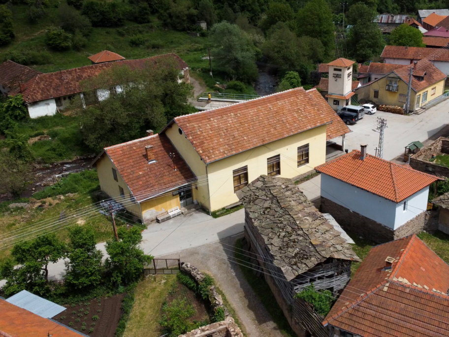 Na pola puta - još 15 dana kampanje za zadružne solarne elektrane na Staroj planini 8 Dojkinci krov Doma kulture