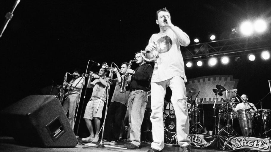 Muzika: Brzi bendovi Srbije - autentični izraz i žanrovski mozaik domaće rok scene devedesetih 13 125606660 1ea0c336 e7e0 42e2 99da 4235141def83