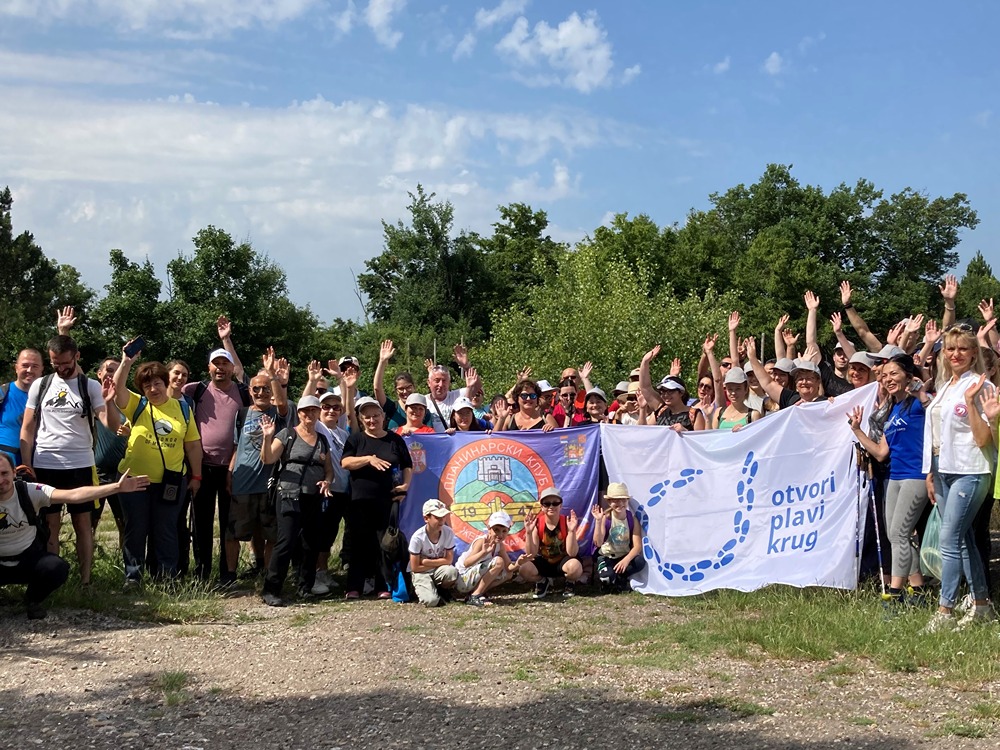 Nišlije šetale do Cerjanske pećine u borbi protiv gojaznosti i dijabetesa 1 Ucesnici prve planinarske setnje OTVORI PLAVI KRUG u Nisu 1
